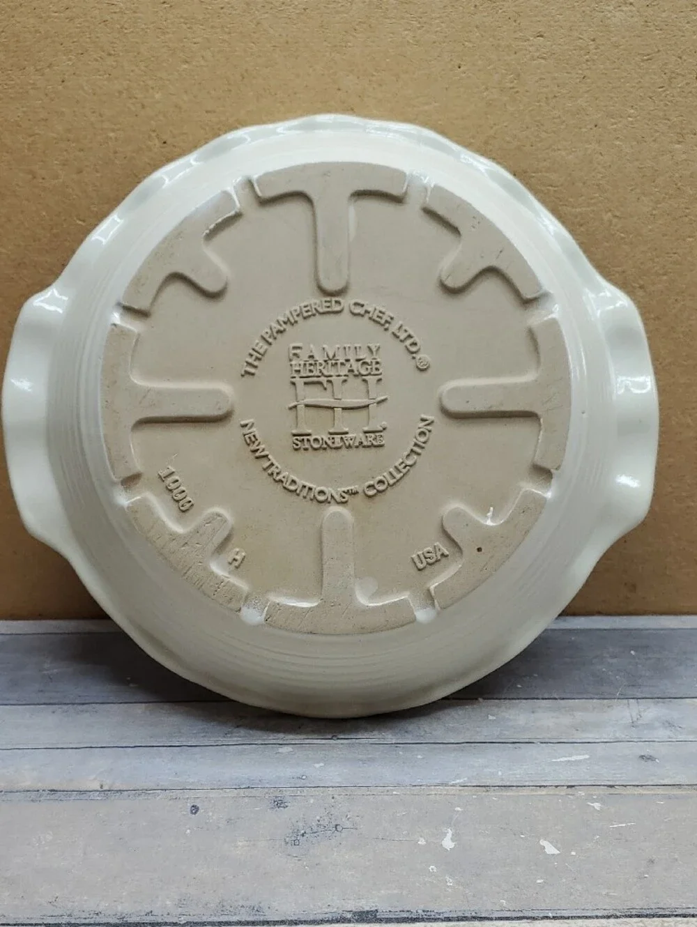 Pampered Chef Pie Plate Pan 9 Inch Fluted Deep Dish Stoneware 1000
